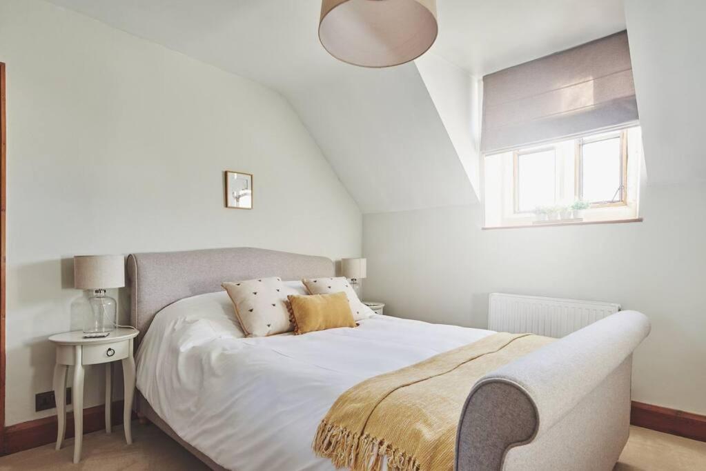 Large Stylish Luxury Cotswold Cottage - Ideal For Families, W/ Ev Charging Andoversford Exterior foto
